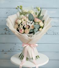 Букет цветов из:  Розы и Лизиантусы в Апастово