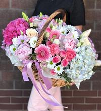 Цветочная композиция из Розы, Хризантемы, Пионы и Лизиантусы в корзине #REPLACE_PRED# Апастово