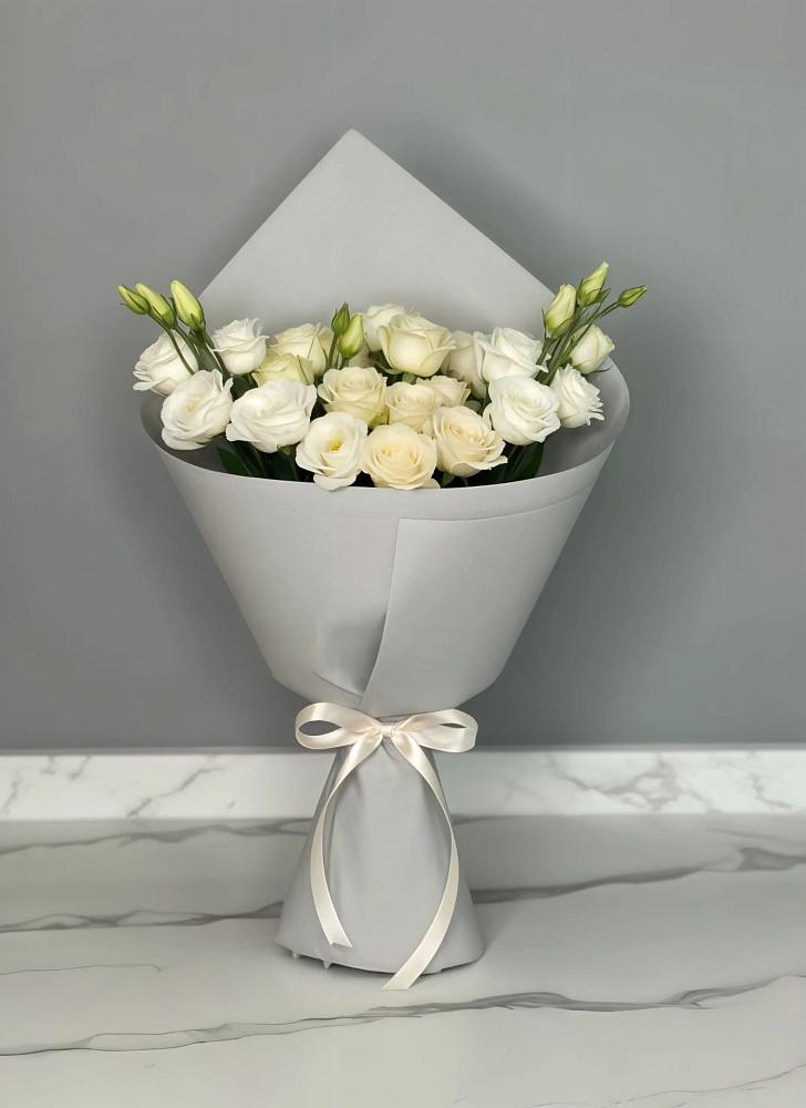 Букет цветов из: Розы и Лизиантусы в Апастово