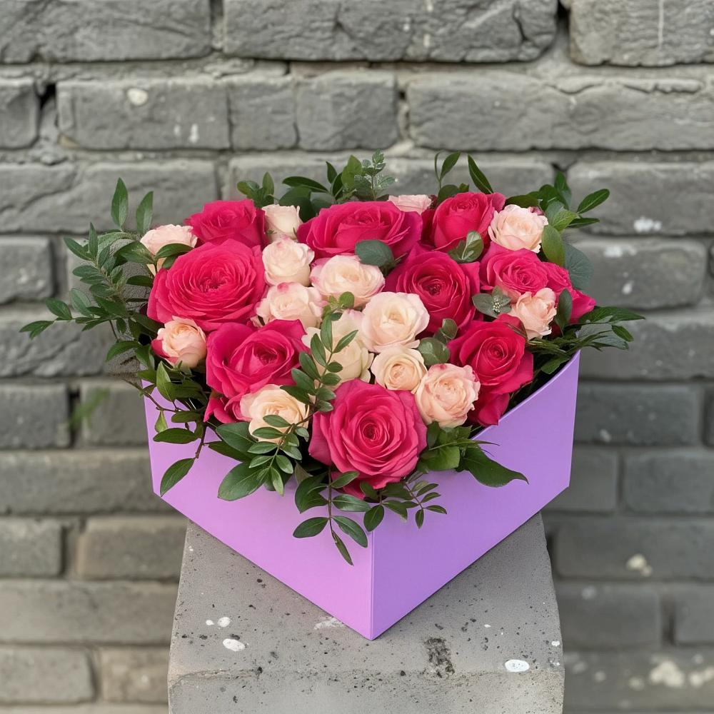 Цветочная композиция из Розы в коробке в Апастово