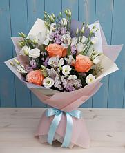 Букет цветов из:  Лизиантусы, Розы, Альстромерии и Гипсофила в Апастово