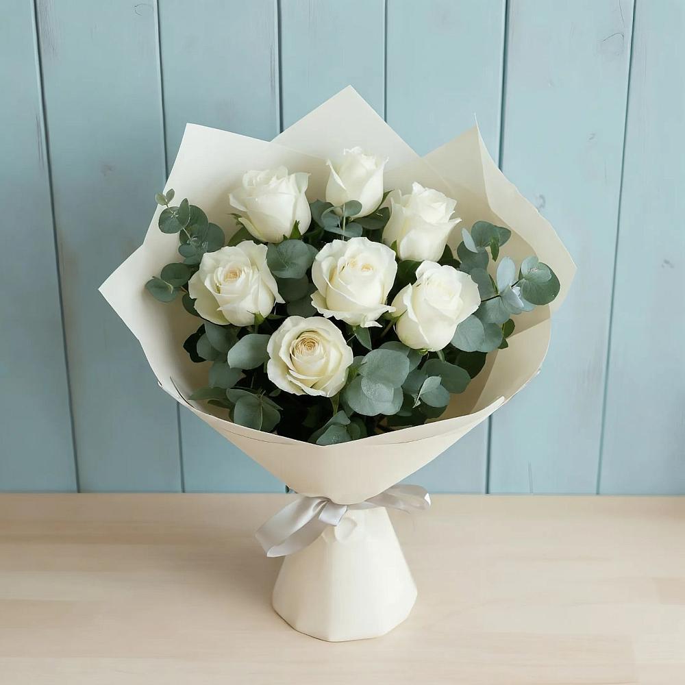 Букет Белые розы в Эвкалипте в Апастово