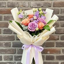 Букет цветов из:  Лизиантусы и Розы в Апастово