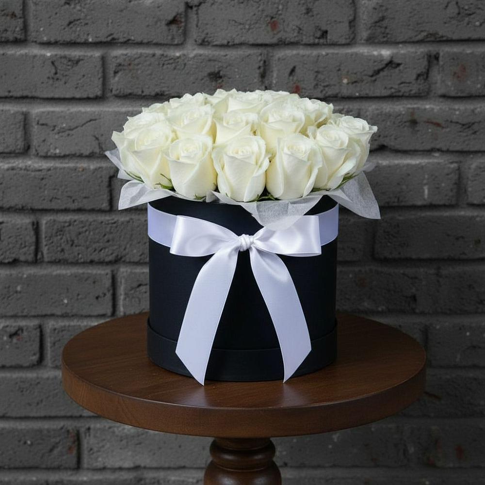 Цветочная композиция из Розы в шляпной коробке в Апастово